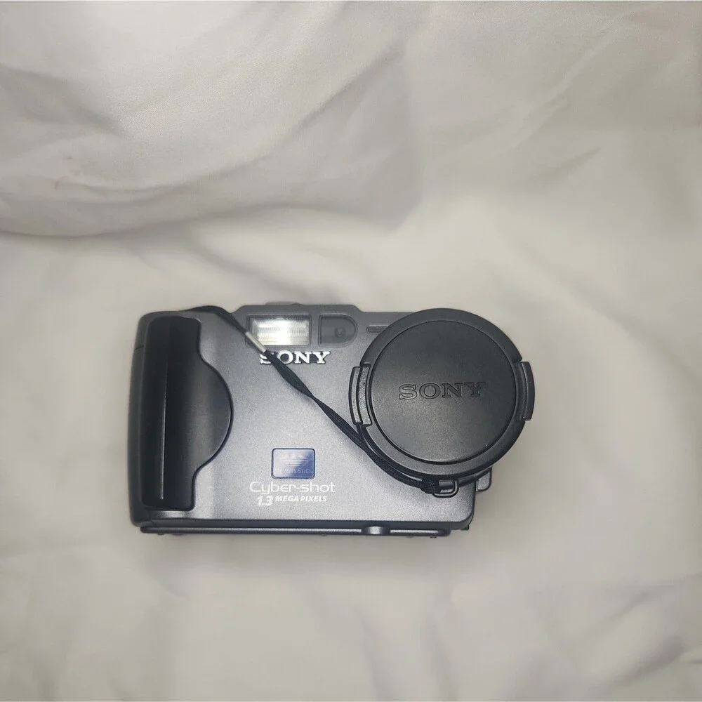 Sony Cyber-shot DSC-S30 1.3MP Digital Camera